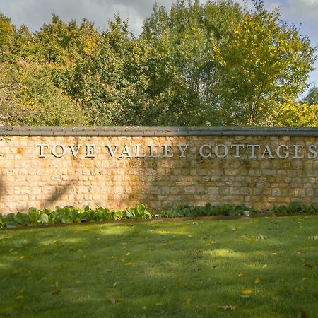 Mole Hole Apartment Towcester Bagian luar foto