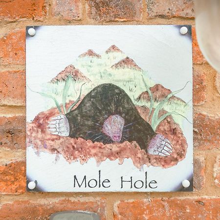 Mole Hole Apartment Towcester Bagian luar foto