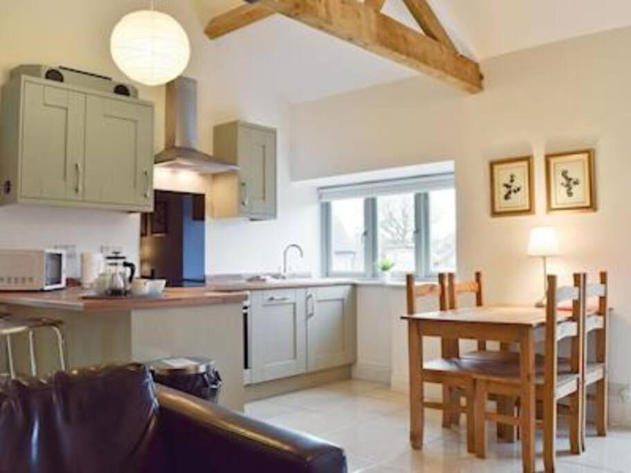 Mole Hole Apartment Towcester Bagian luar foto