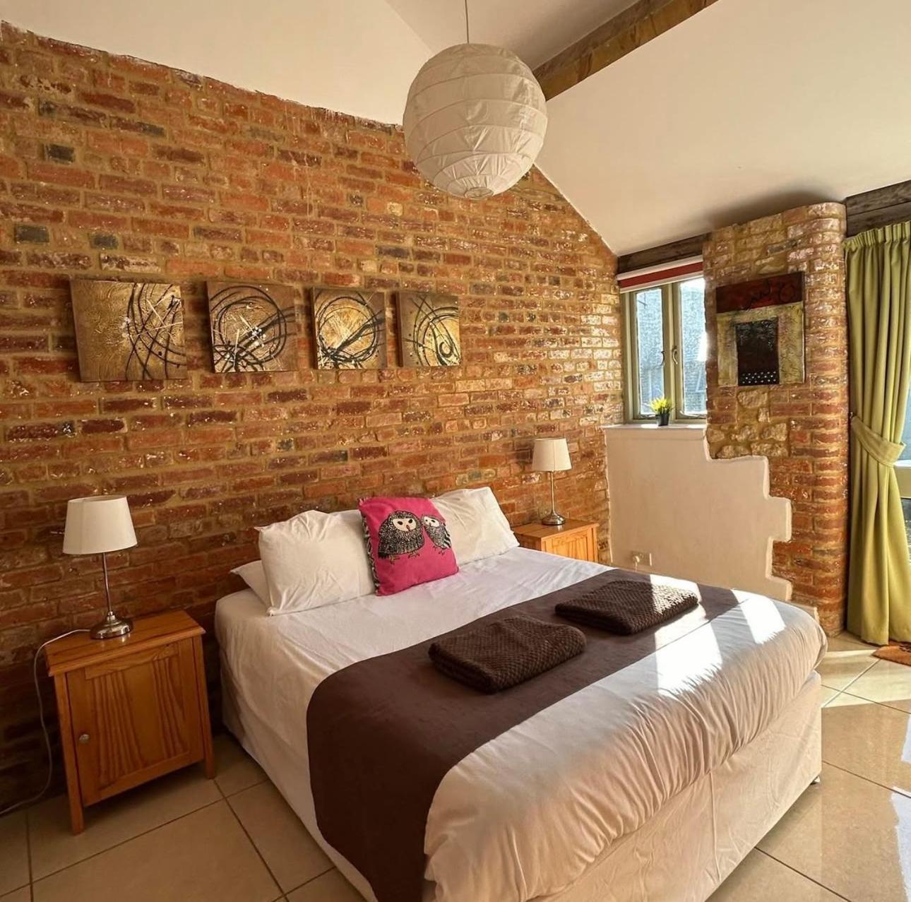 Mole Hole Apartment Towcester Bagian luar foto