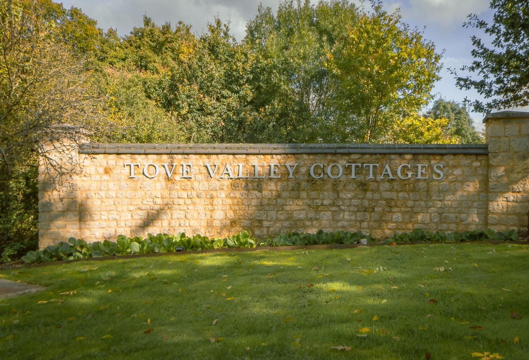 Mole Hole Apartment Towcester Bagian luar foto